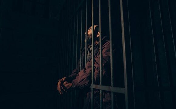 Living with chronic migraines? Manage attacks with daily habits, natural therapies, and science-backed supplements to reduce triggers.